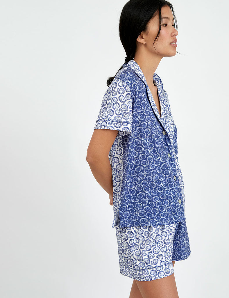 pijama boyfriend short camisero pijama vera short sea shell blanco azul